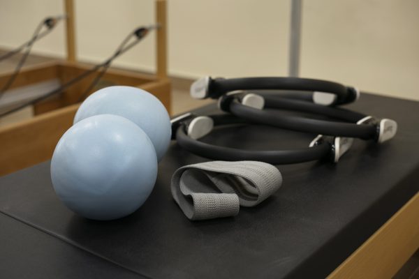 pilates-class-equipment-bench pilates-class-equipment-bench